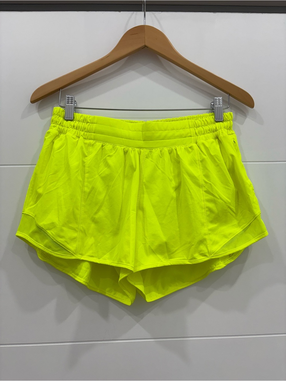 Lululemon Hotty Hot Lowrise Shorts 4” Size 10